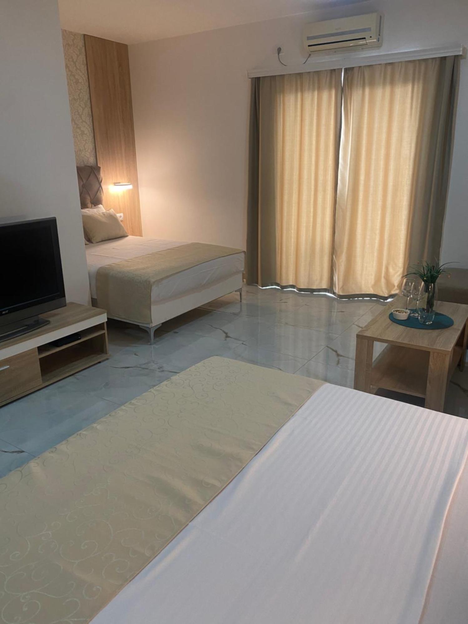 Apartments Vila Sara M Ulcinj Exterior foto